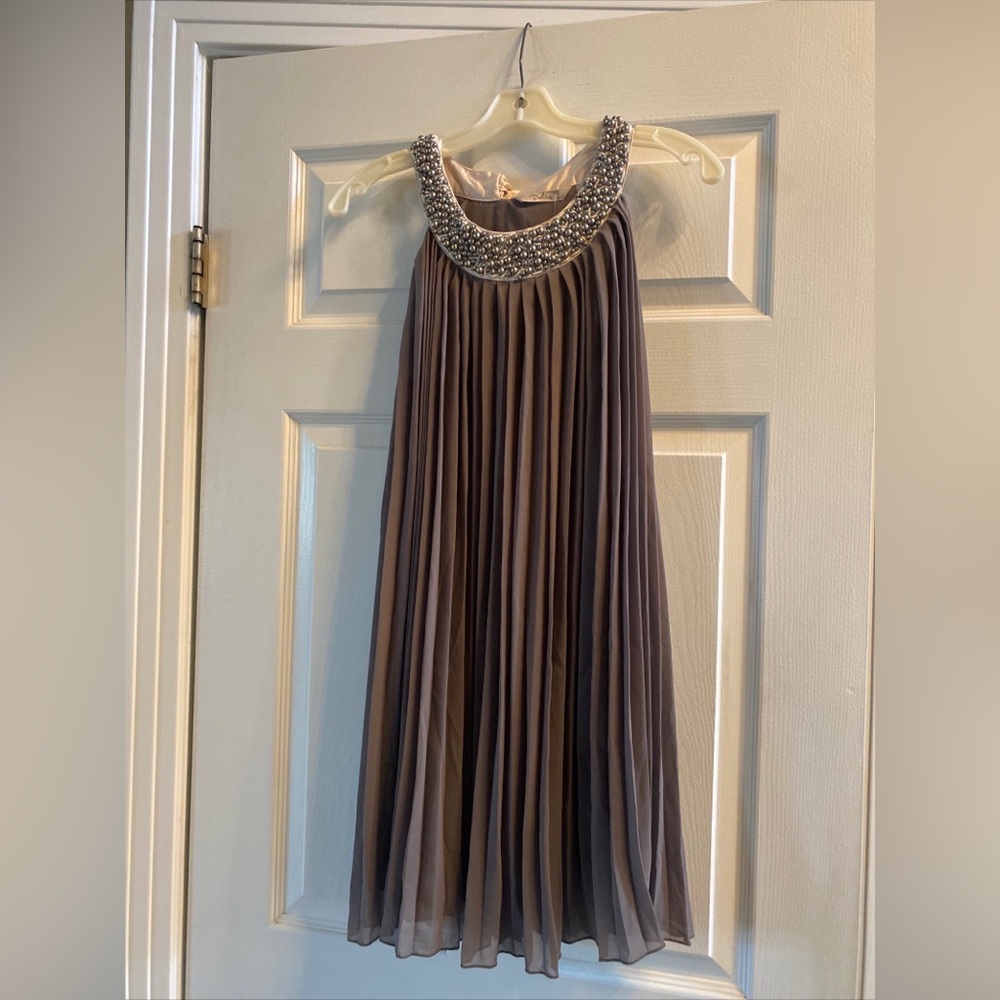 Darling Brand - Gray Lined, Beaded Neckline, Pleated Dress, Sleeveless SZ ￼Small